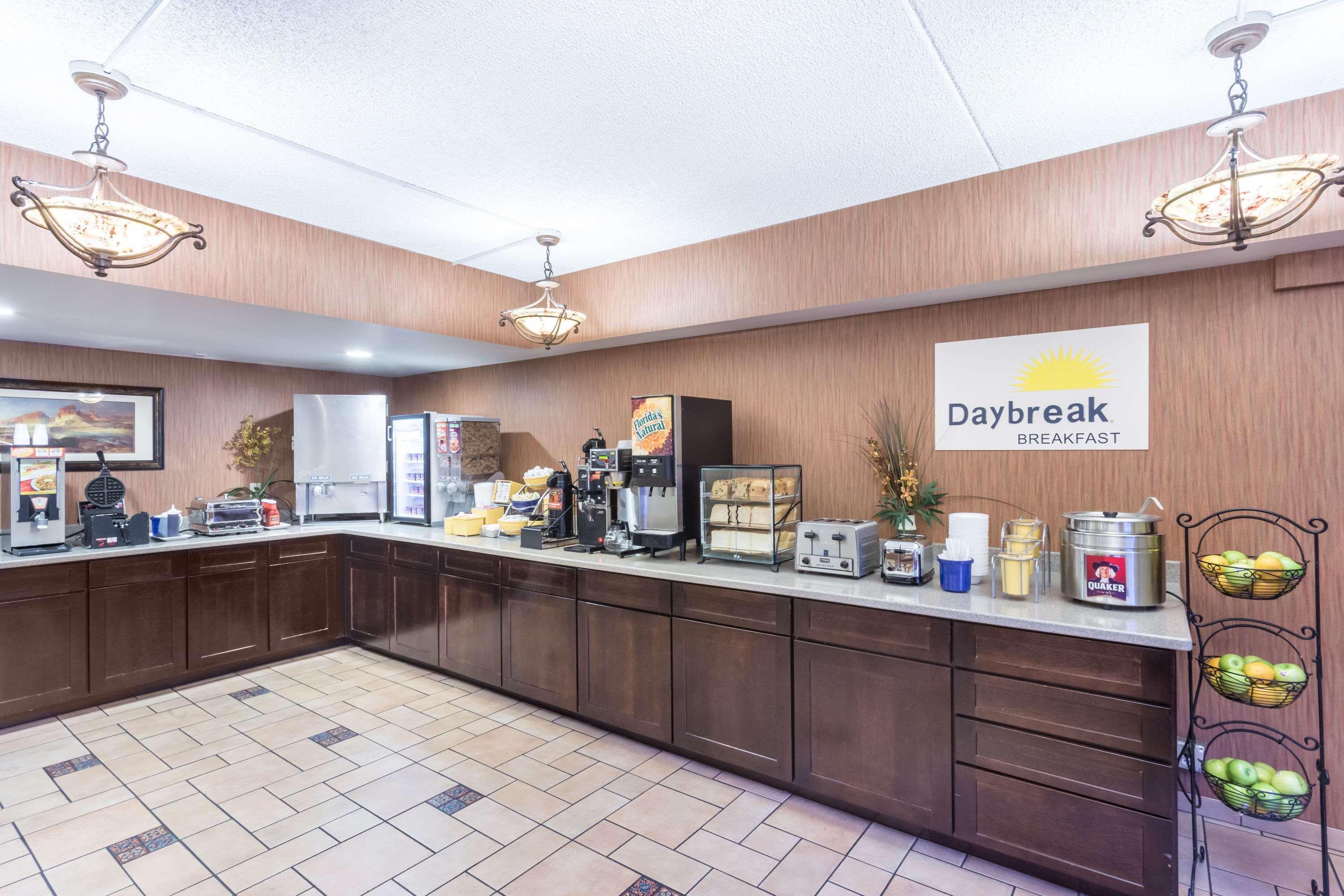 Days Inn & Suites By Wyndham Mesa Near Phoenix Екстер'єр фото