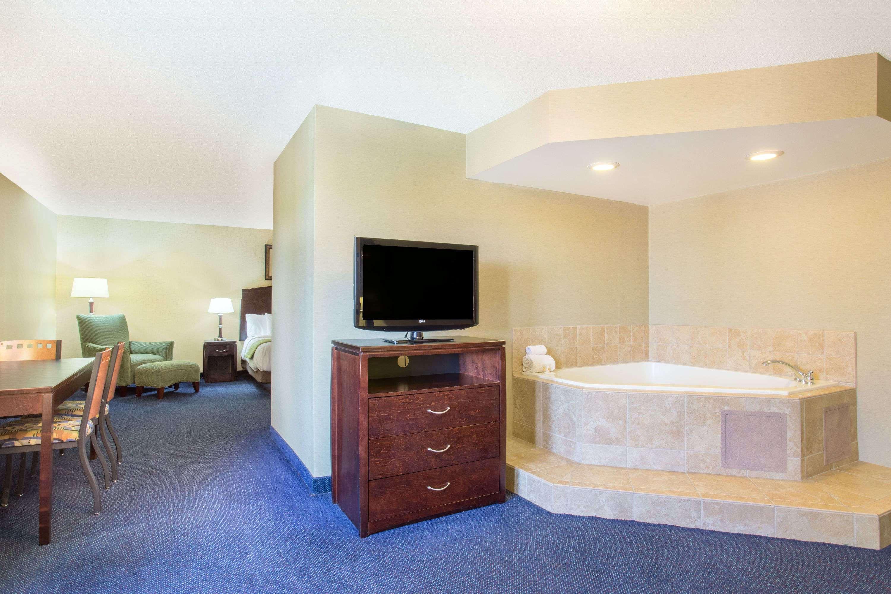 Days Inn & Suites By Wyndham Mesa Near Phoenix Екстер'єр фото