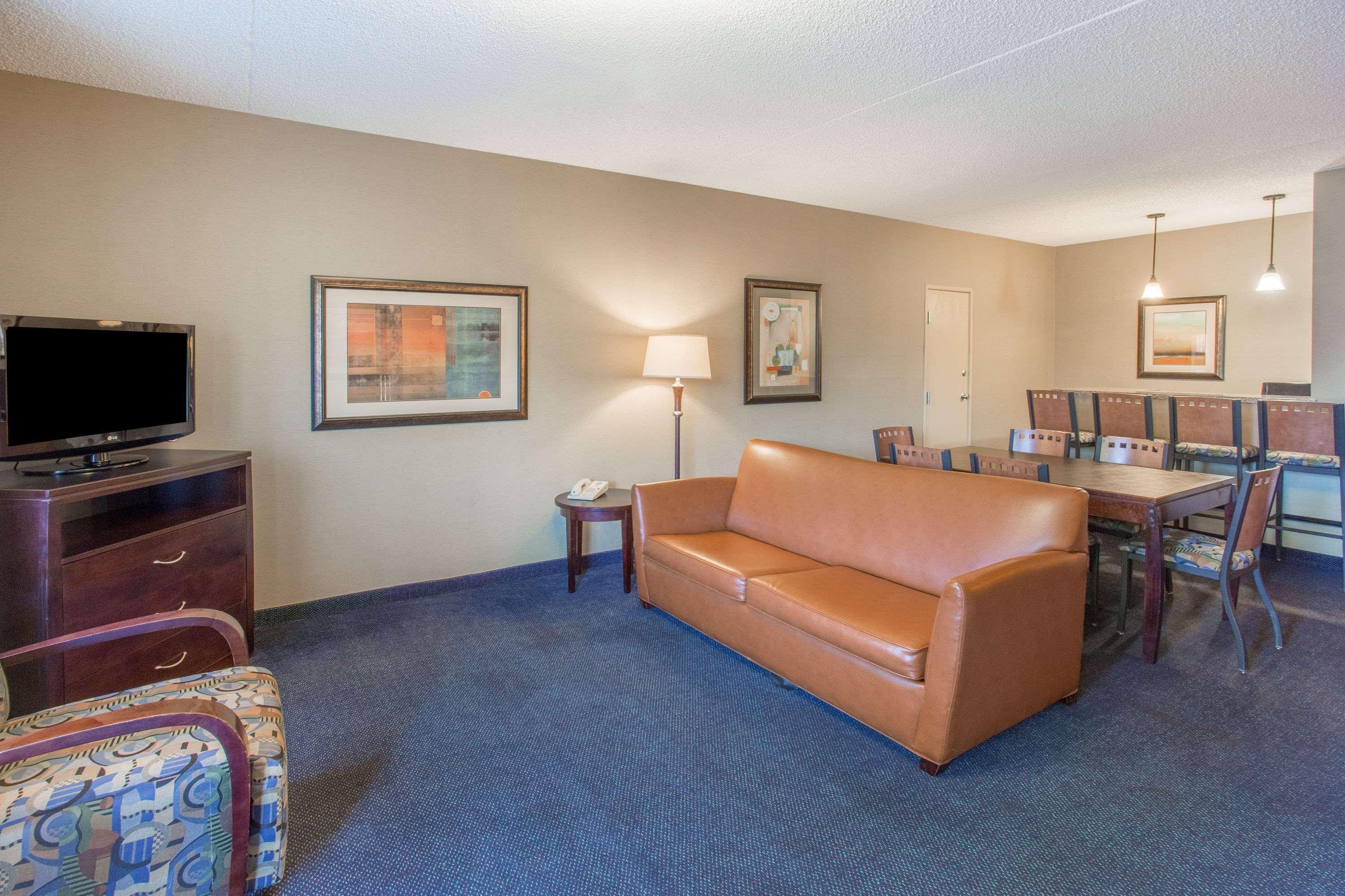 Days Inn & Suites By Wyndham Mesa Near Phoenix Екстер'єр фото