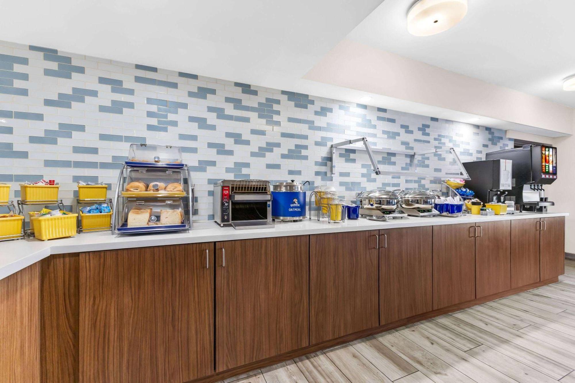 Days Inn & Suites By Wyndham Mesa Near Phoenix Екстер'єр фото