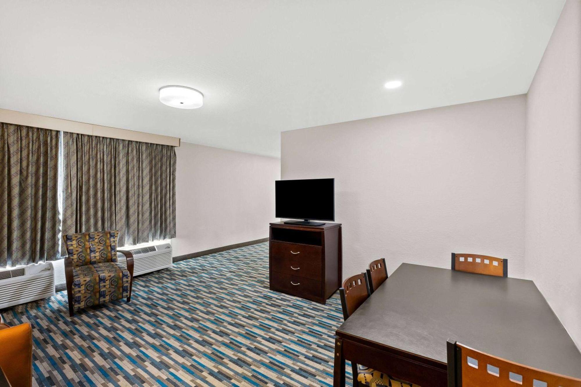 Days Inn & Suites By Wyndham Mesa Near Phoenix Екстер'єр фото