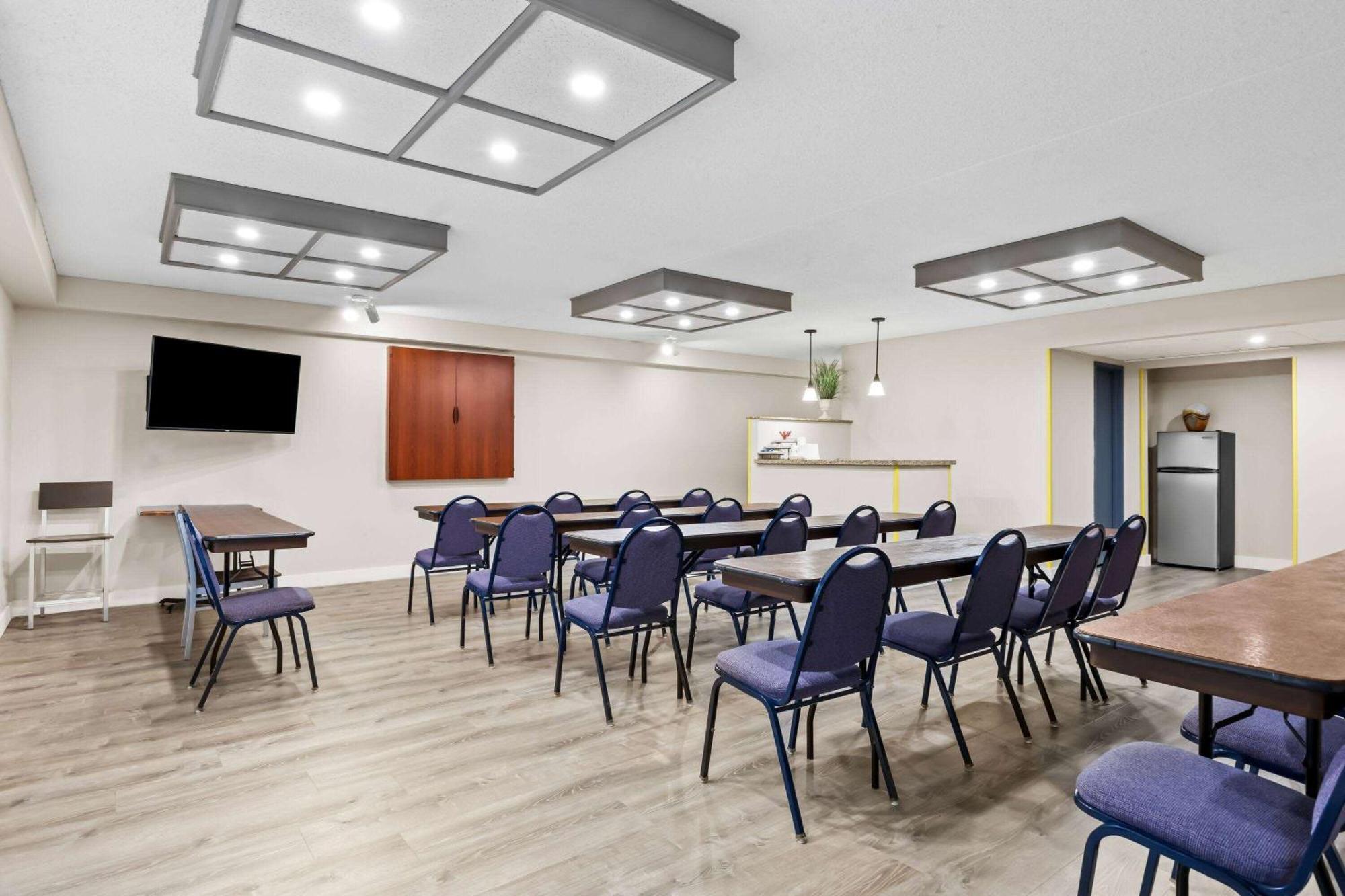 Days Inn & Suites By Wyndham Mesa Near Phoenix Екстер'єр фото