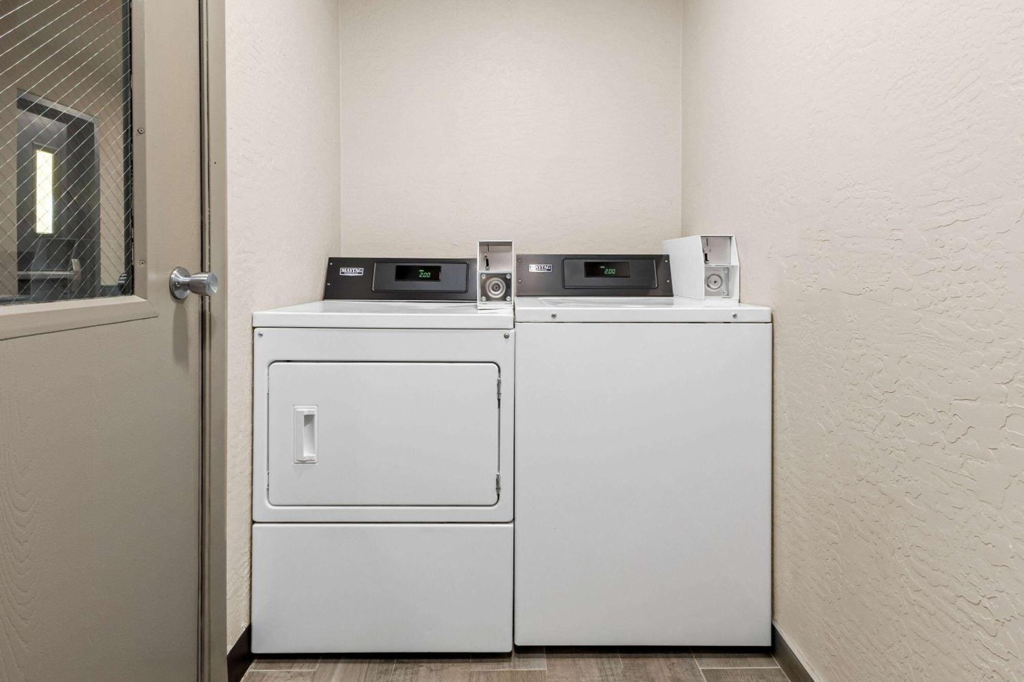 Days Inn & Suites By Wyndham Mesa Near Phoenix Екстер'єр фото