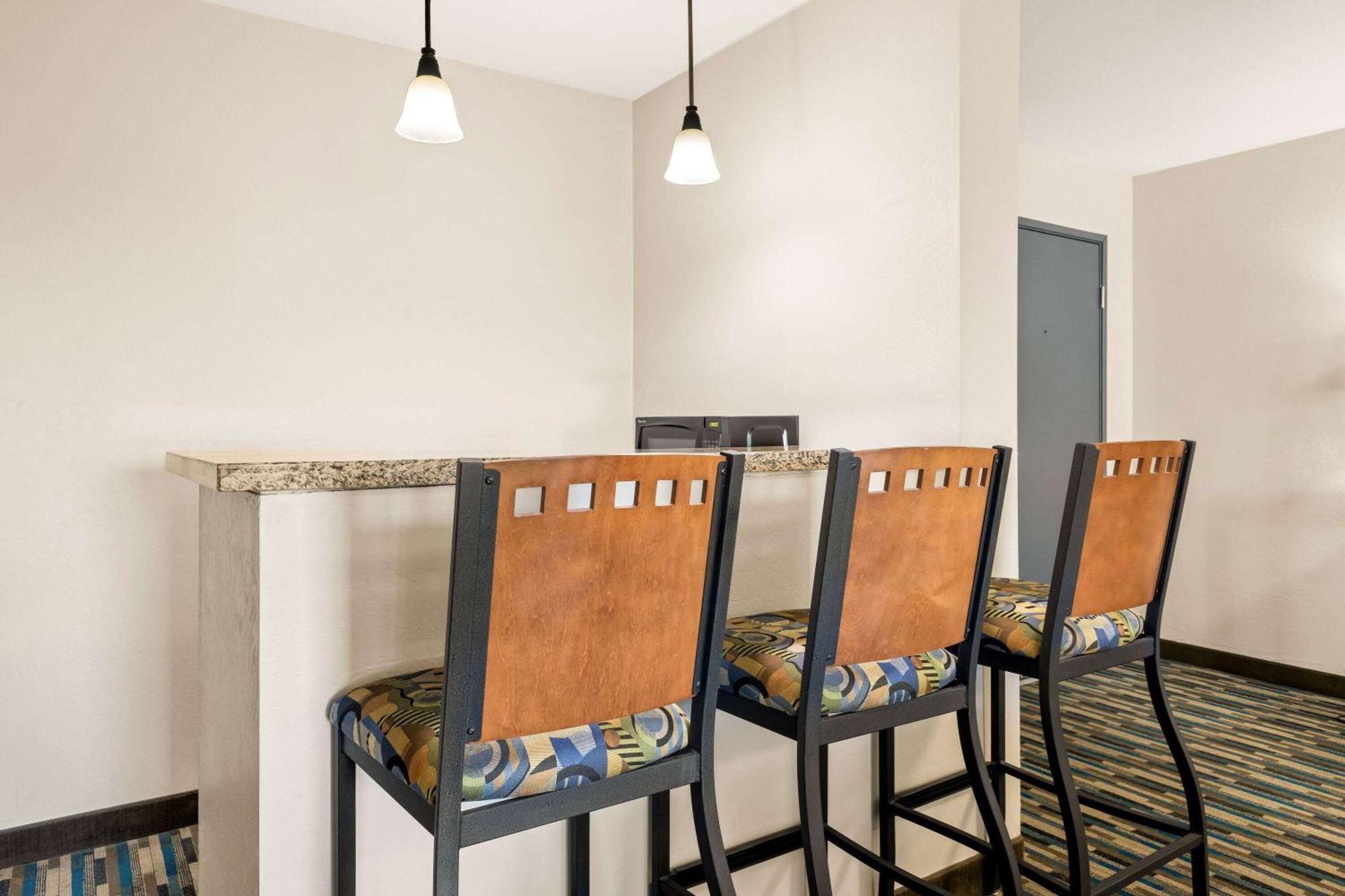 Days Inn & Suites By Wyndham Mesa Near Phoenix Екстер'єр фото