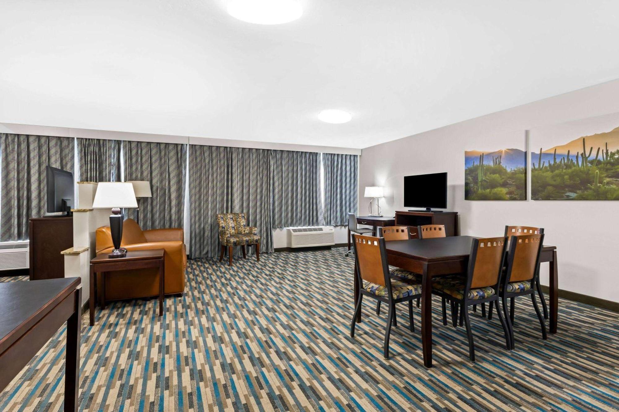 Days Inn & Suites By Wyndham Mesa Near Phoenix Екстер'єр фото