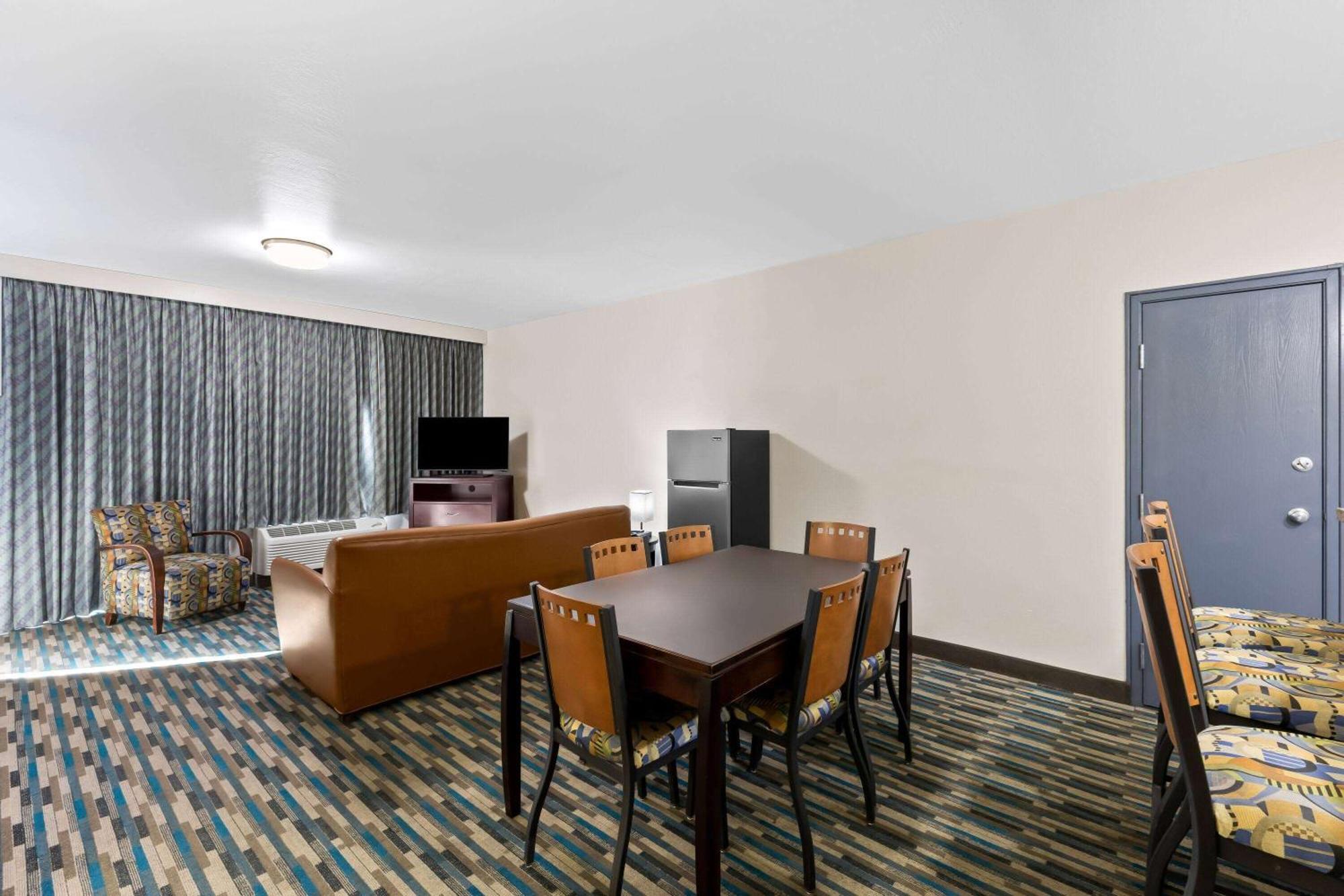 Days Inn & Suites By Wyndham Mesa Near Phoenix Екстер'єр фото