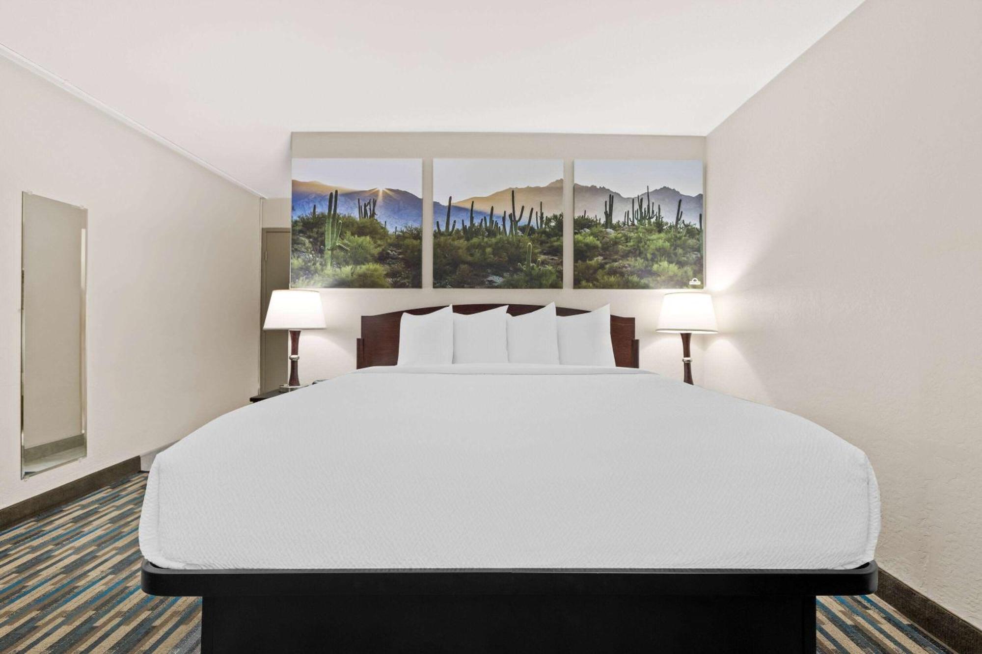 Days Inn & Suites By Wyndham Mesa Near Phoenix Екстер'єр фото