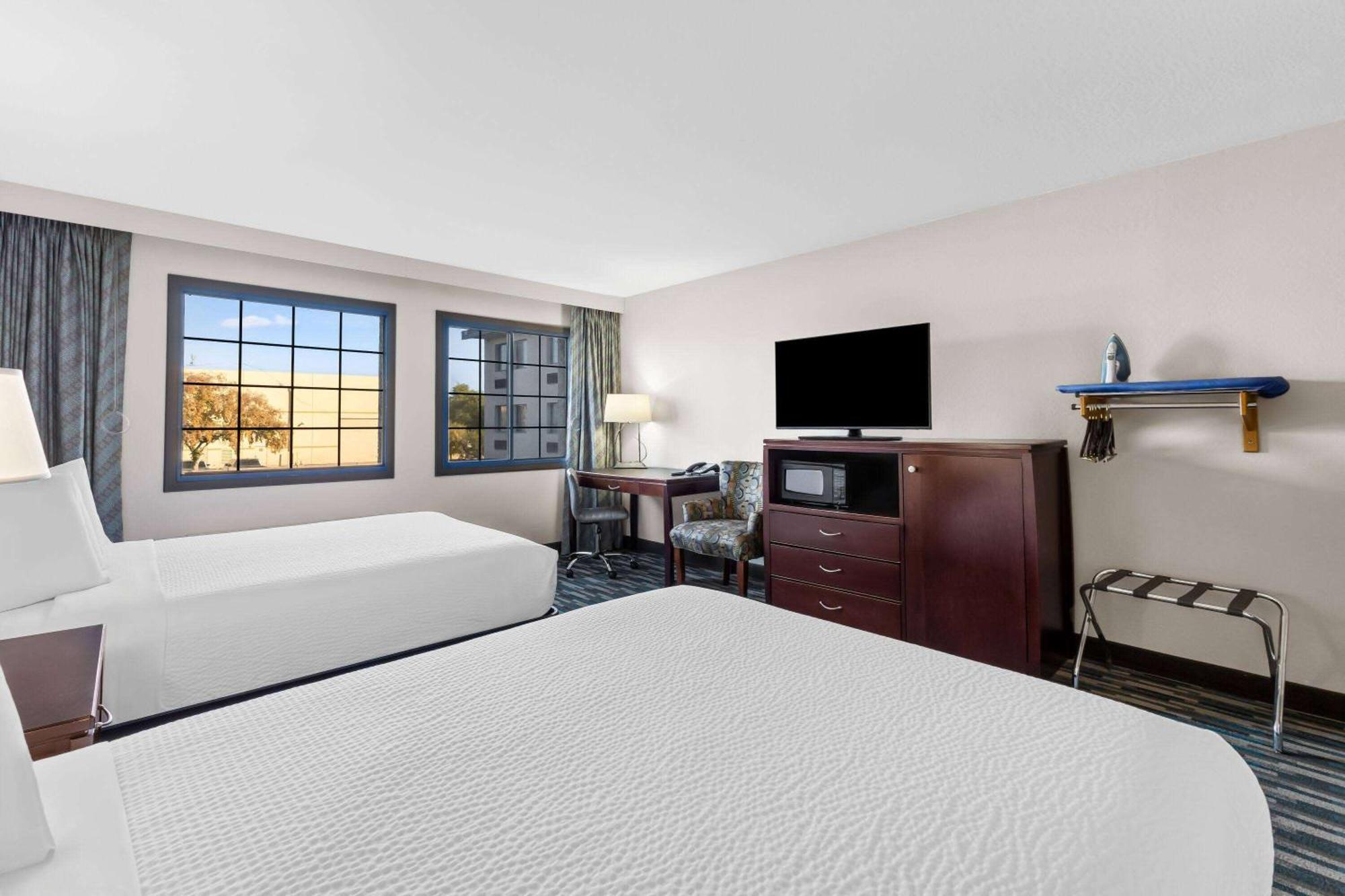 Days Inn & Suites By Wyndham Mesa Near Phoenix Екстер'єр фото