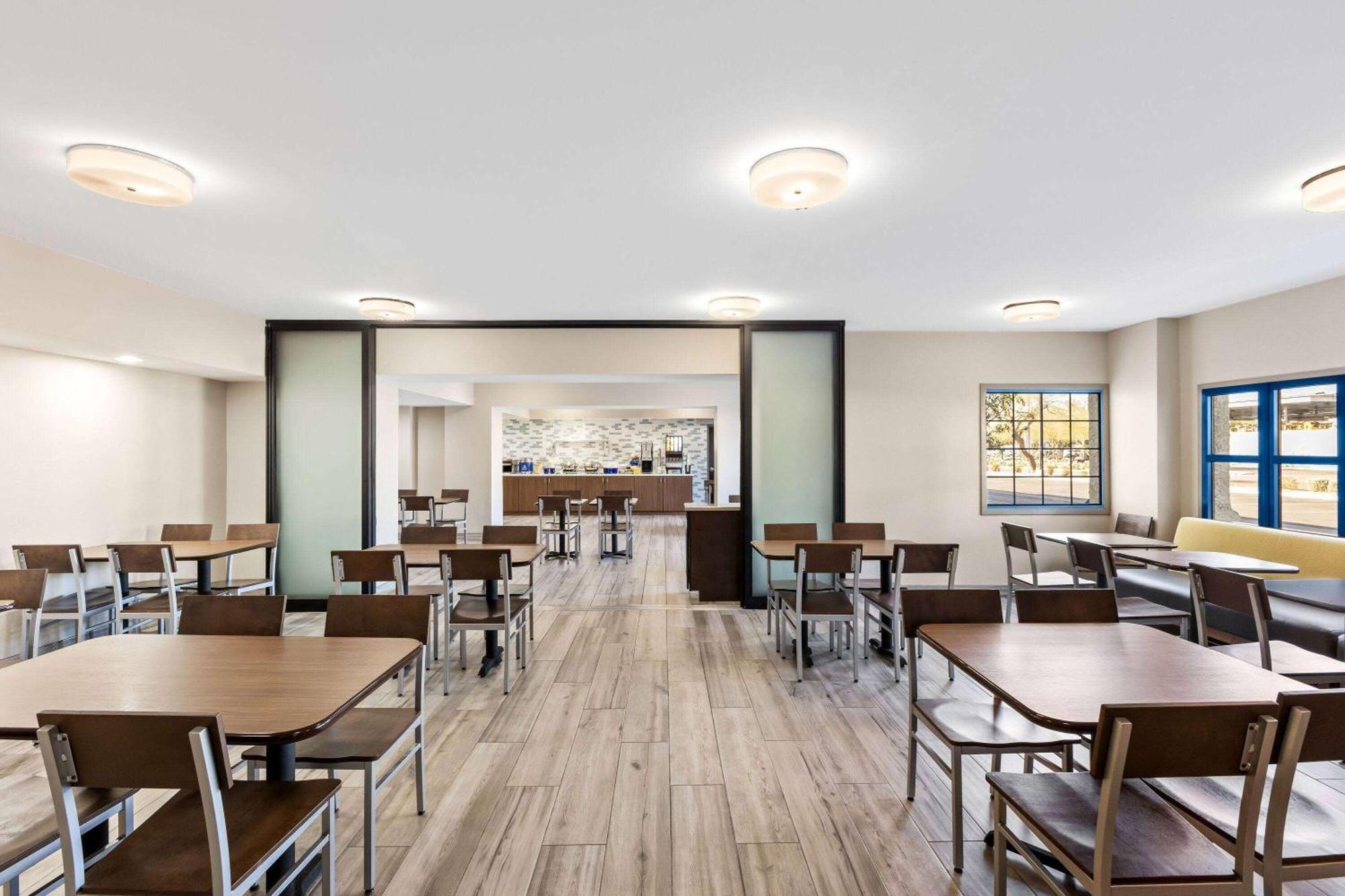 Days Inn & Suites By Wyndham Mesa Near Phoenix Екстер'єр фото