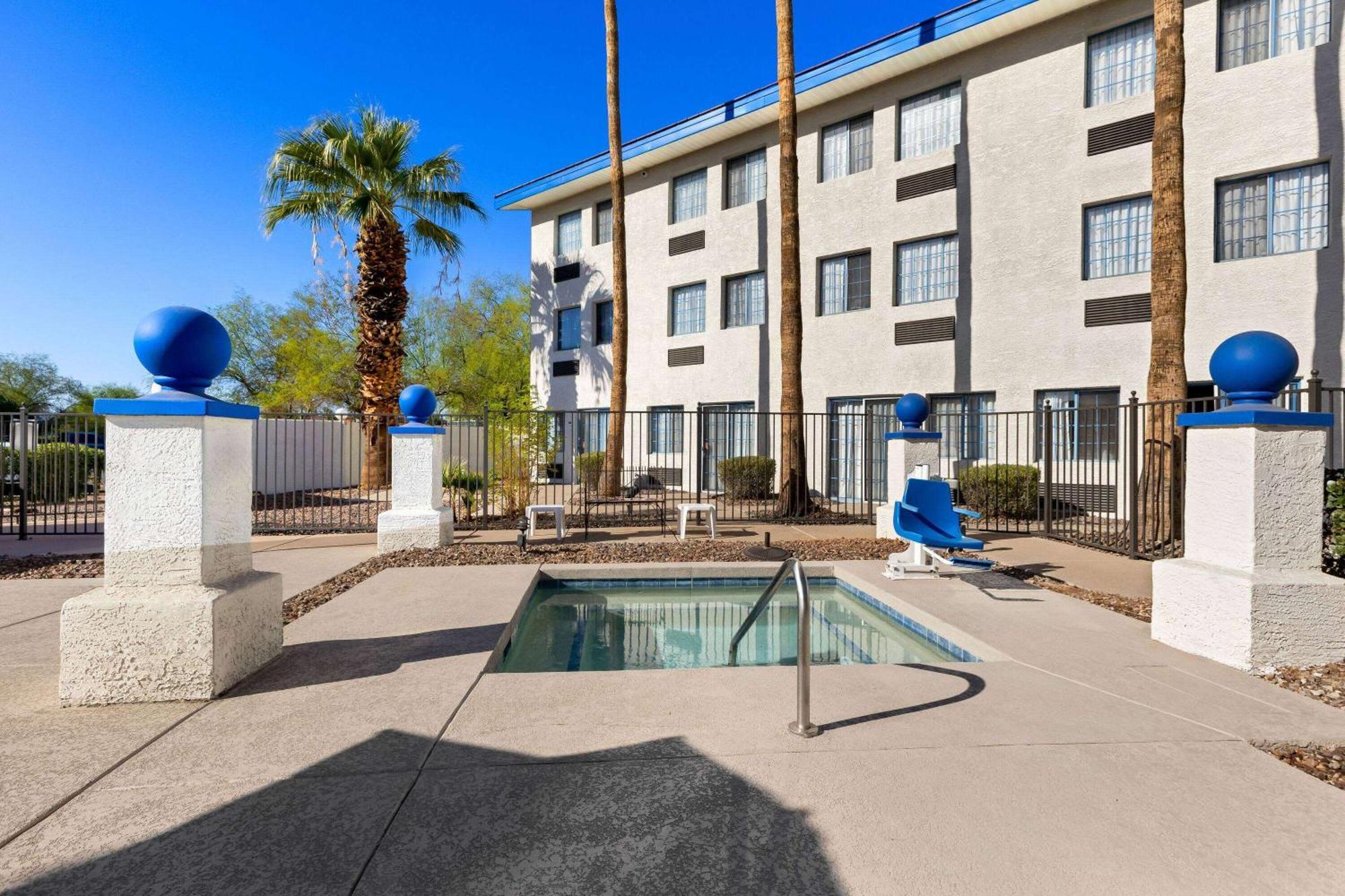 Days Inn & Suites By Wyndham Mesa Near Phoenix Екстер'єр фото