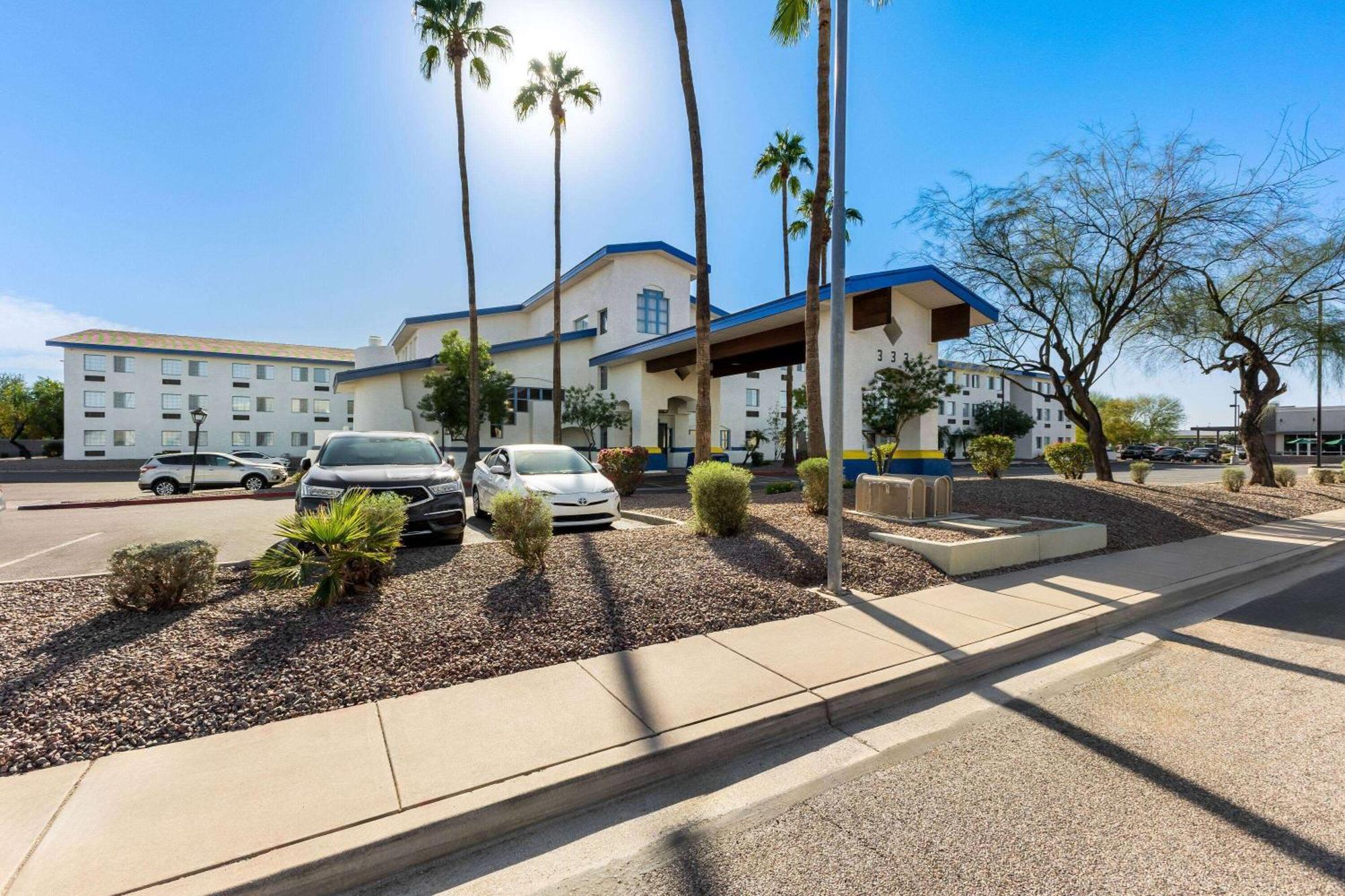 Days Inn & Suites By Wyndham Mesa Near Phoenix Екстер'єр фото