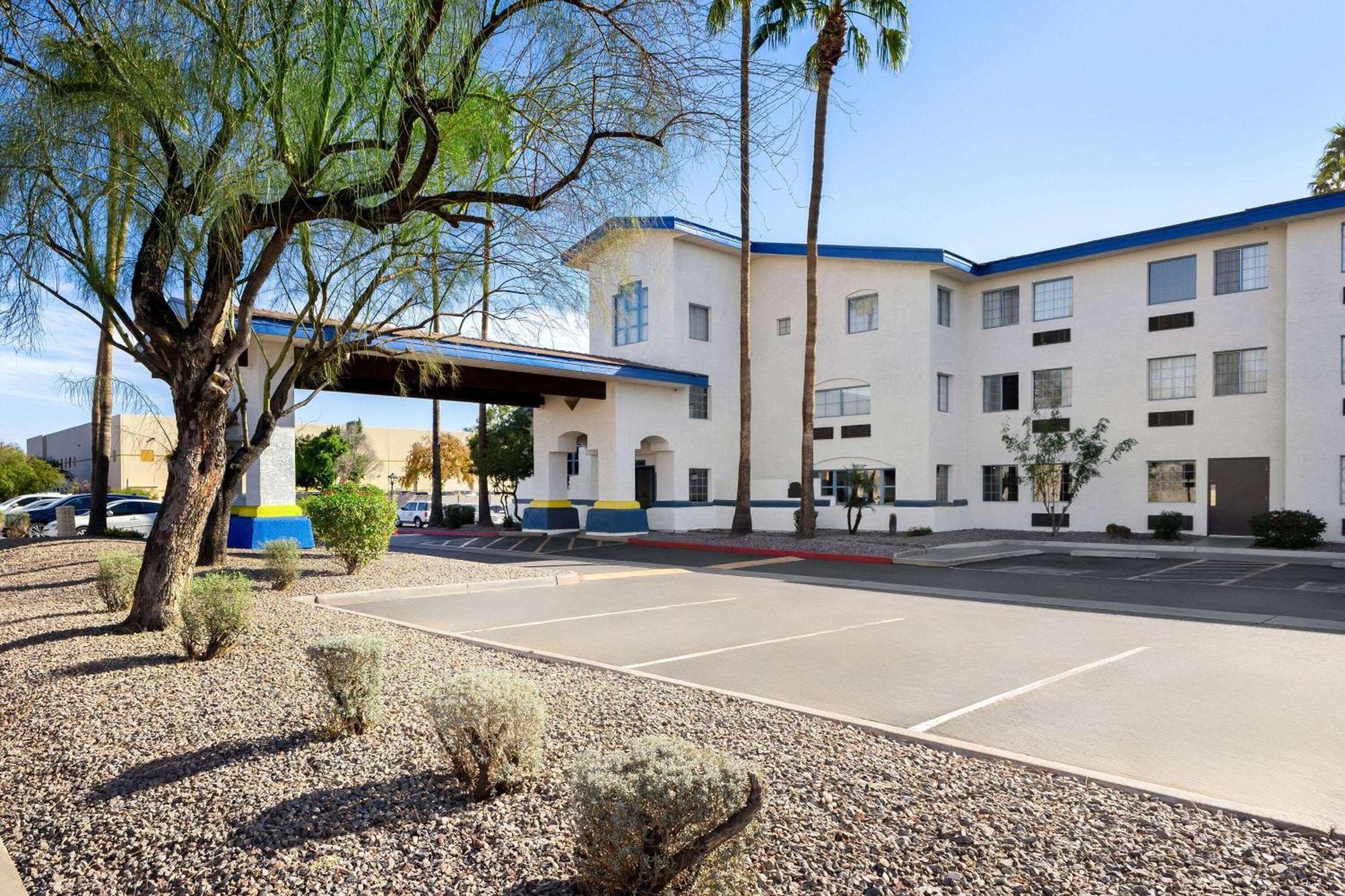 Days Inn & Suites By Wyndham Mesa Near Phoenix Екстер'єр фото